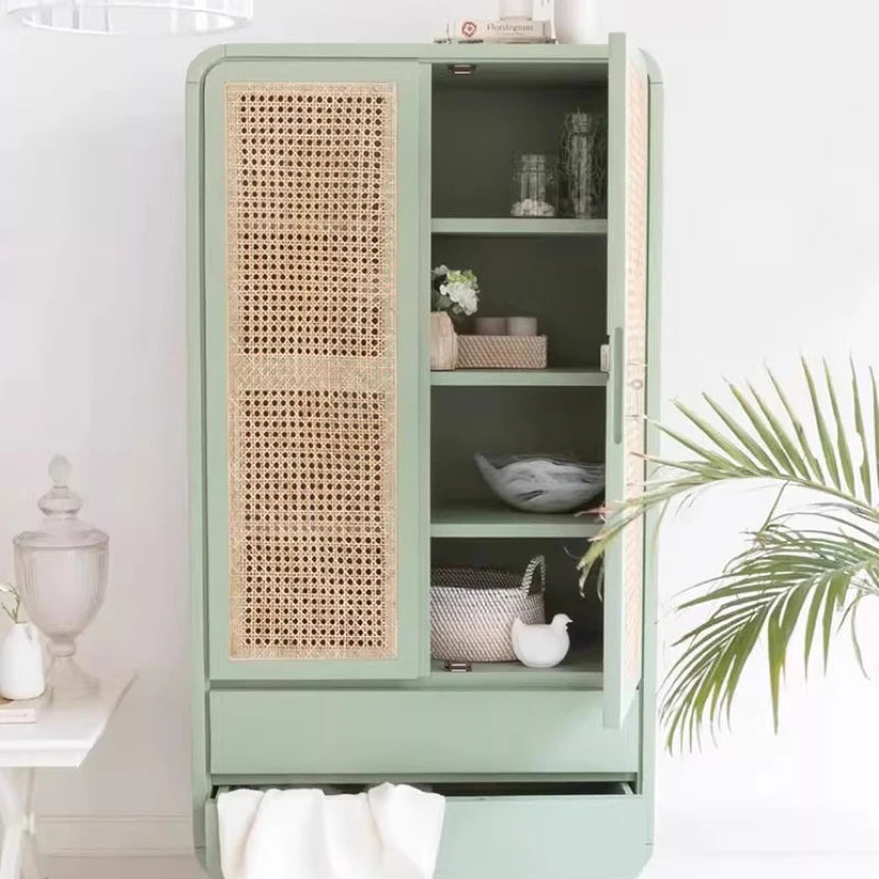 Rattan Kleiderschrank Grün – Retro Massivholz-Schrank mit Geflecht | RattanHaus™