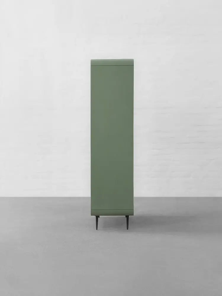 Rattan Kleiderschrank Grün – Retro Massivholz-Schrank mit Geflecht | RattanHaus™