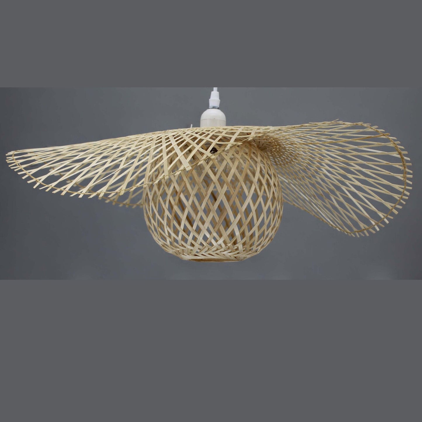 Pendelleuchte Rattan aus Bambus – Handgeflochtene Natur Hängeleuchte | RattanHaus™