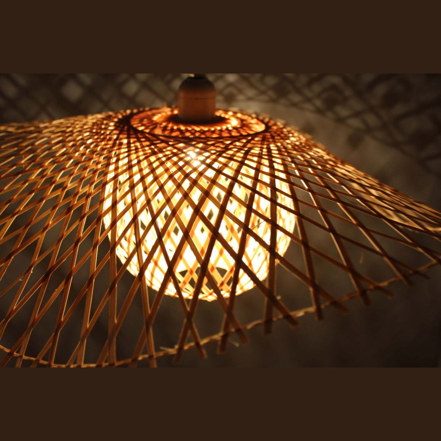 Pendelleuchte Rattan aus Bambus – Handgeflochtene Natur Hängeleuchte | RattanHaus™