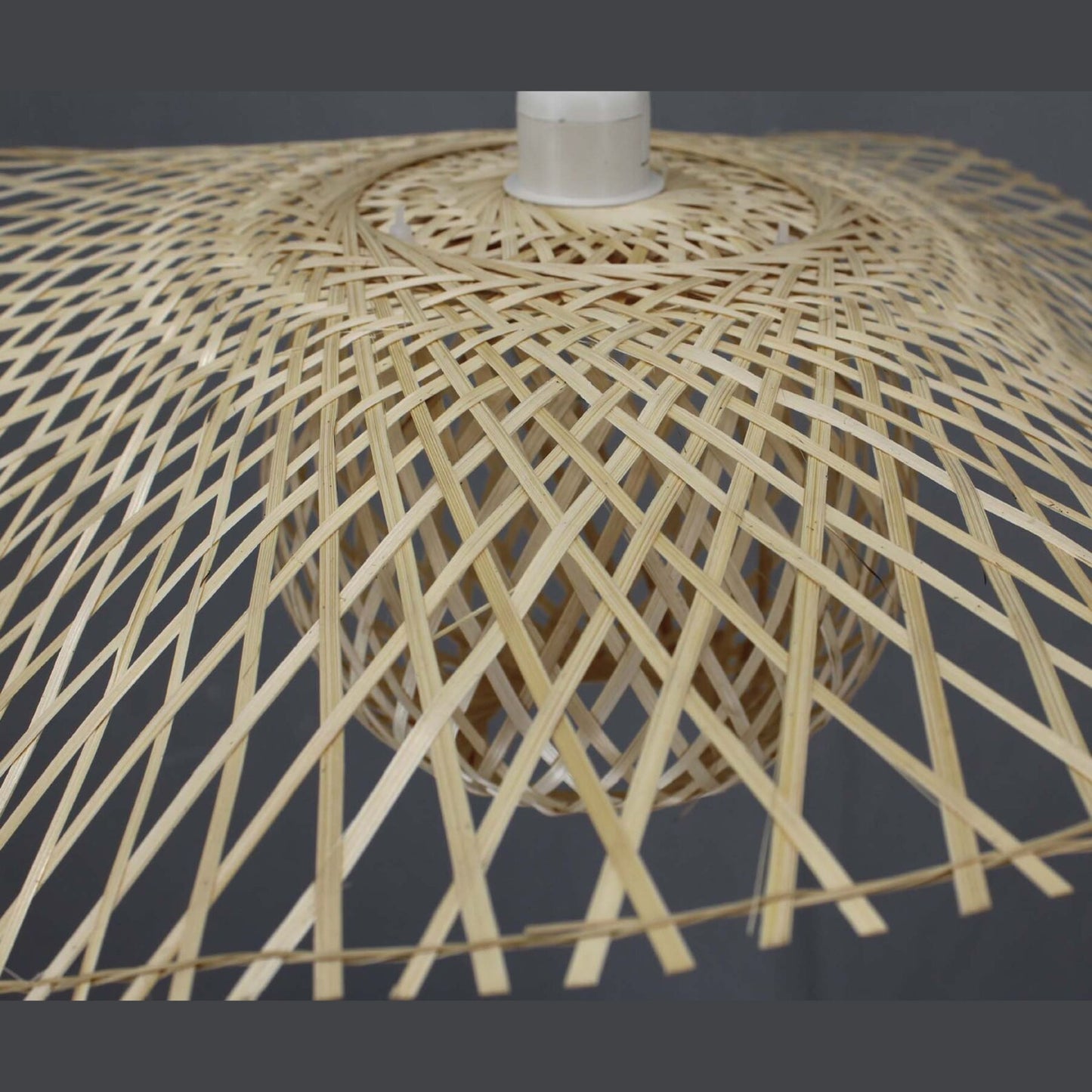 Pendelleuchte Rattan aus Bambus – Handgeflochtene Natur Hängeleuchte | RattanHaus™